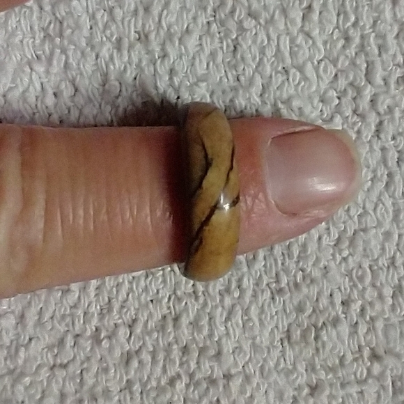 Brown 🟤 black 🖤 thick wood 🪵 like ring sz 6 - Picture 4 of 4